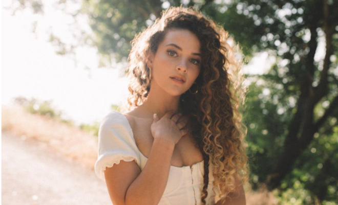 Sofie Dossi - Biodata, Profil, Fakta, Umur, Agama, Pacar