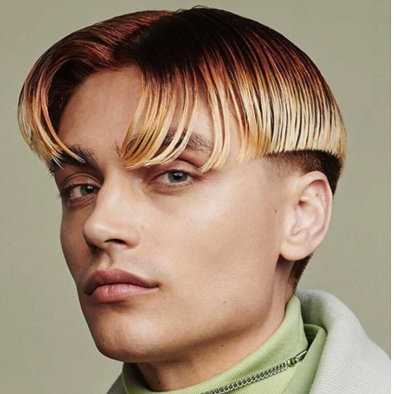 13 Ide Rambut Curtain Hair, Poni Belah Tengah yang Keren