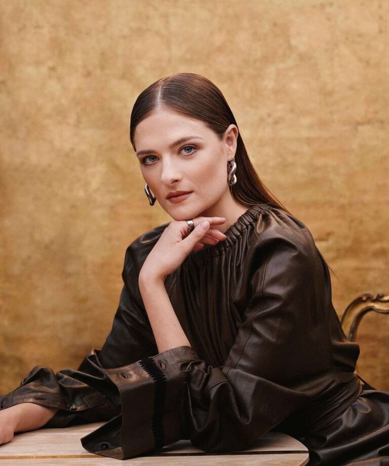 Louisa Jacobson Biodata, Profil, Fakta, Umur, Agama, Pacar, Film