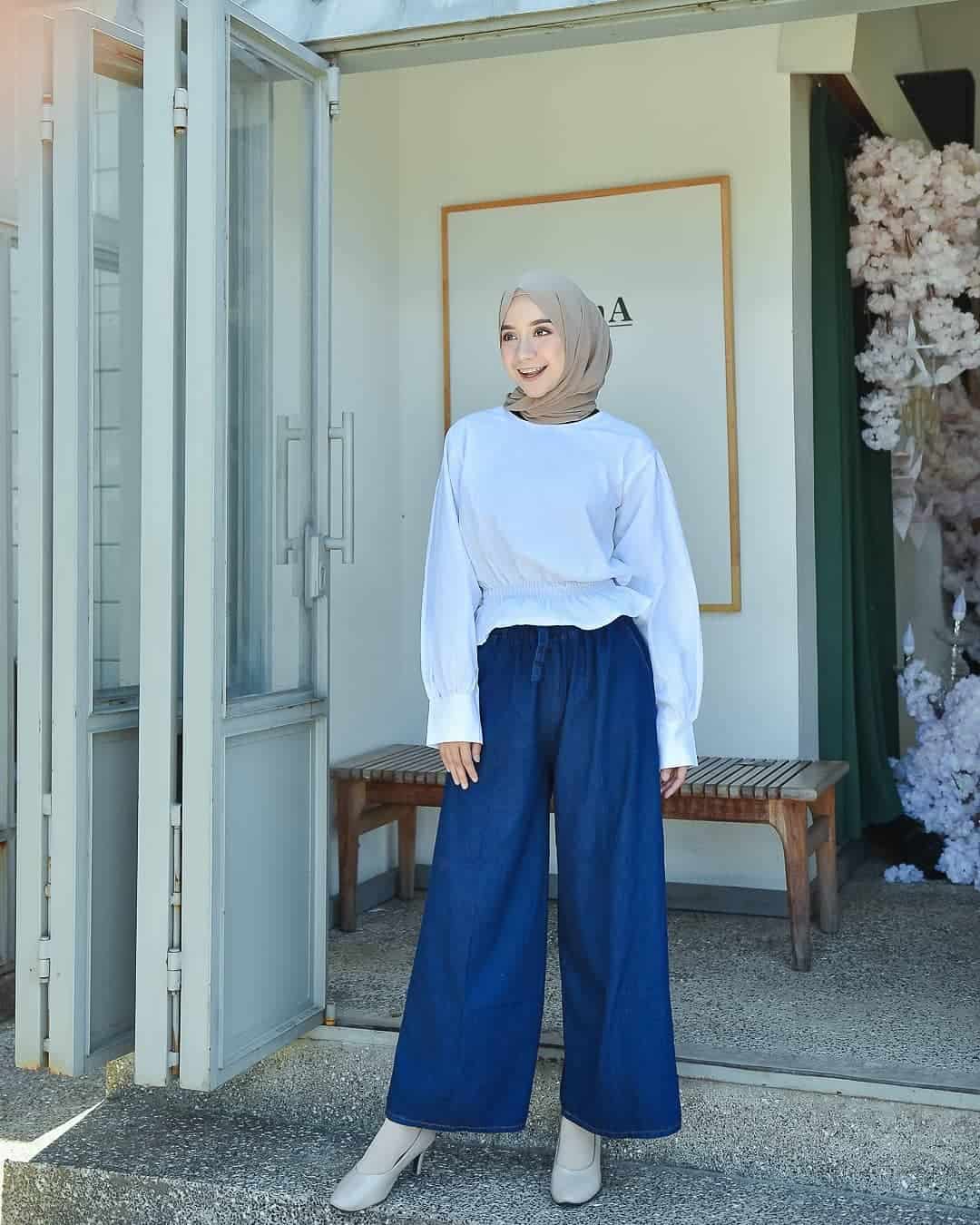 10 Warna Jilbab yang Cocok dengan Baju Maroon