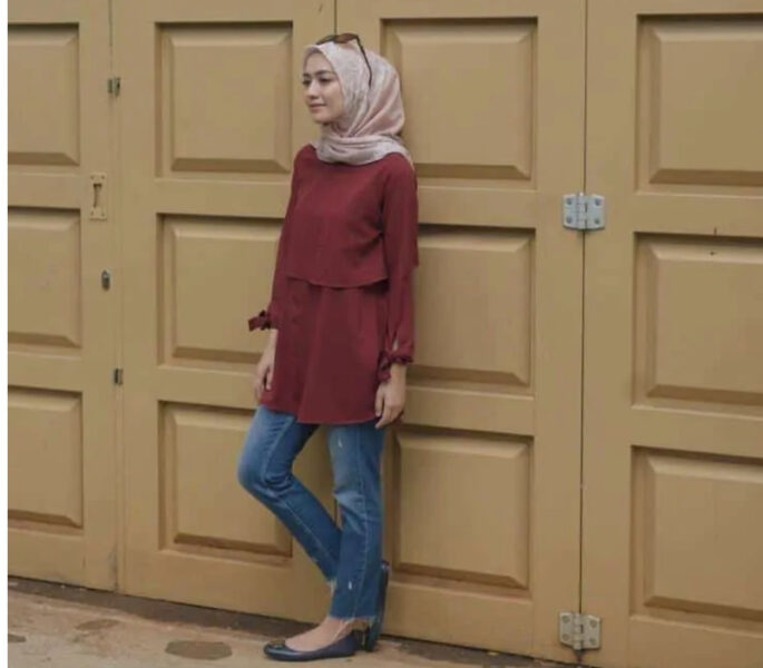 14 Warna Jilbab yang Cocok dengan Baju Maroon - Dailysia