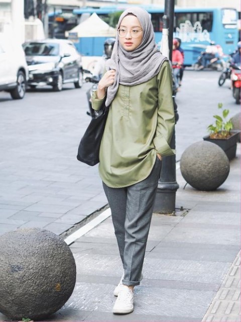 10 Warna Jilbab yang Cocok dengan Baju Army