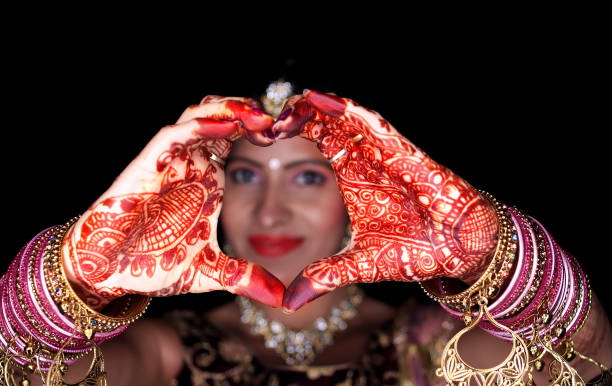 KURANG 8 Fakta Henna yang Melambangkan Kebahagiaan Pengantin