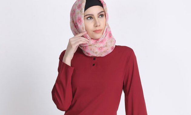 10 Warna Jilbab yang Cocok dengan Baju Merah