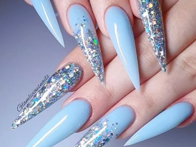 12 Nail Art Warna Biru, Kekinian dan bikin Kuku Tampak Modis