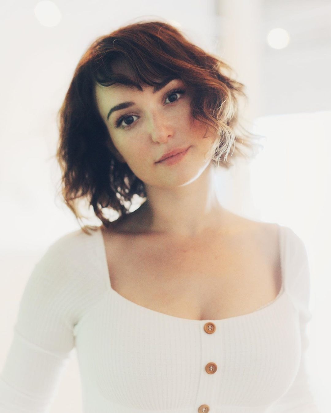 Milana Vayntrub - Biodata, Profil, Fakta, Umur, Agama, Pacar, Film