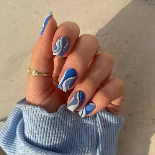 17 Nail Art Warna Biru, Kekinian dan Bikin Kuku Tampak Modis