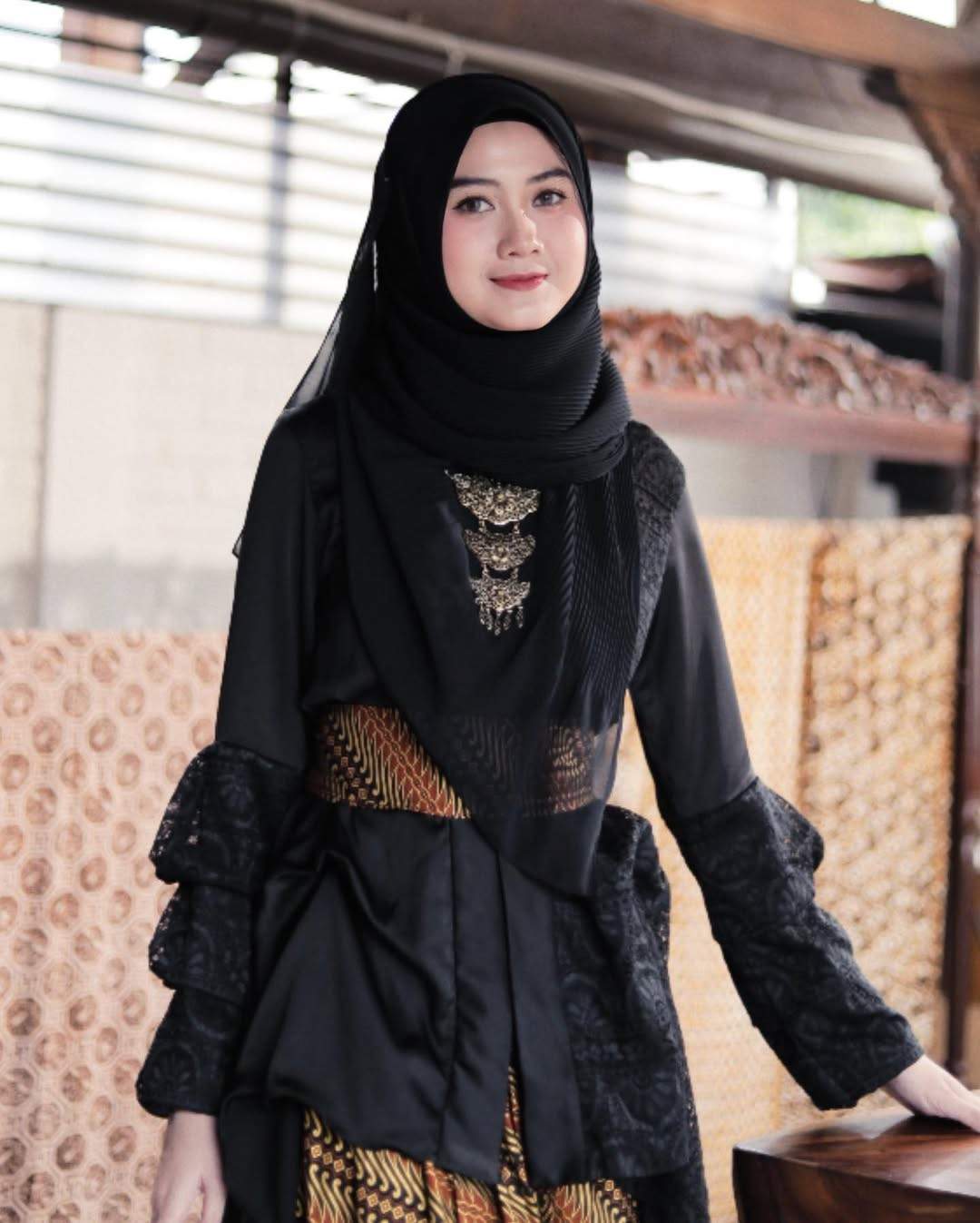 Alfina Nindiyani - Biodata, Profil, Fakta, Umur, Agama, Suami