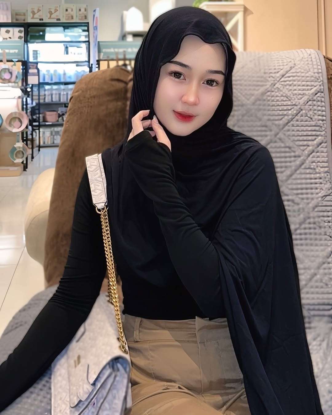 Salzabilll - Biodata, Profil, Fakta, Umur, Agama, Pacar, Karier
